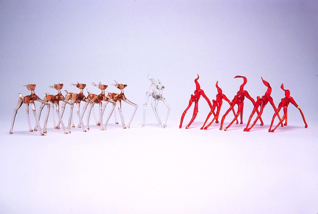image of pink, clear and red glass sculpture Chorus Line by artist Suzanne Walters